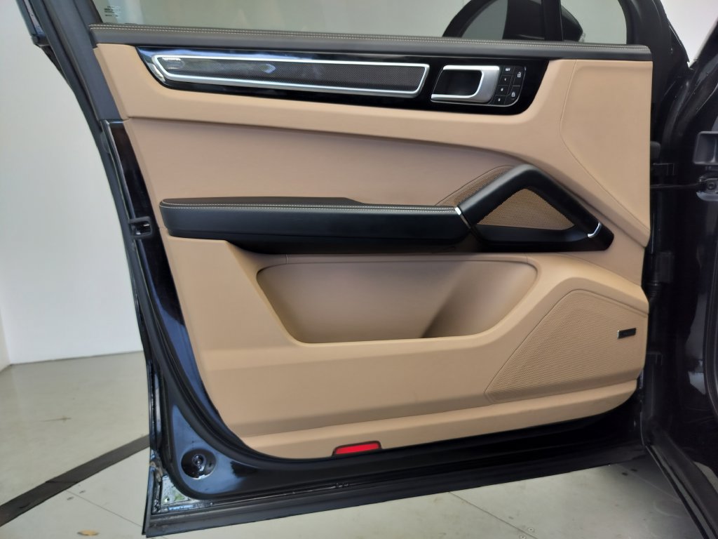 Certified 2023 Porsche Cayenne GTS AWD/4WD image 10