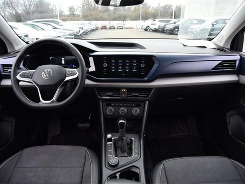 Certified 2022 Volkswagen Taos SE w/ Panoramic Sunroof Package image 7