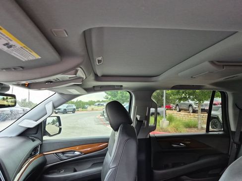Used 2020 Cadillac Escalade Premium Luxury RWD image 32