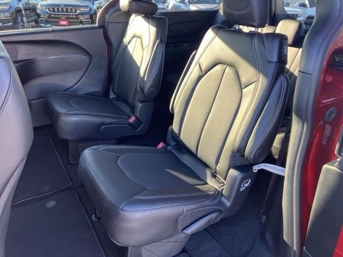 New 2026 Chrysler Pacifica Select AWD/4WD image 22