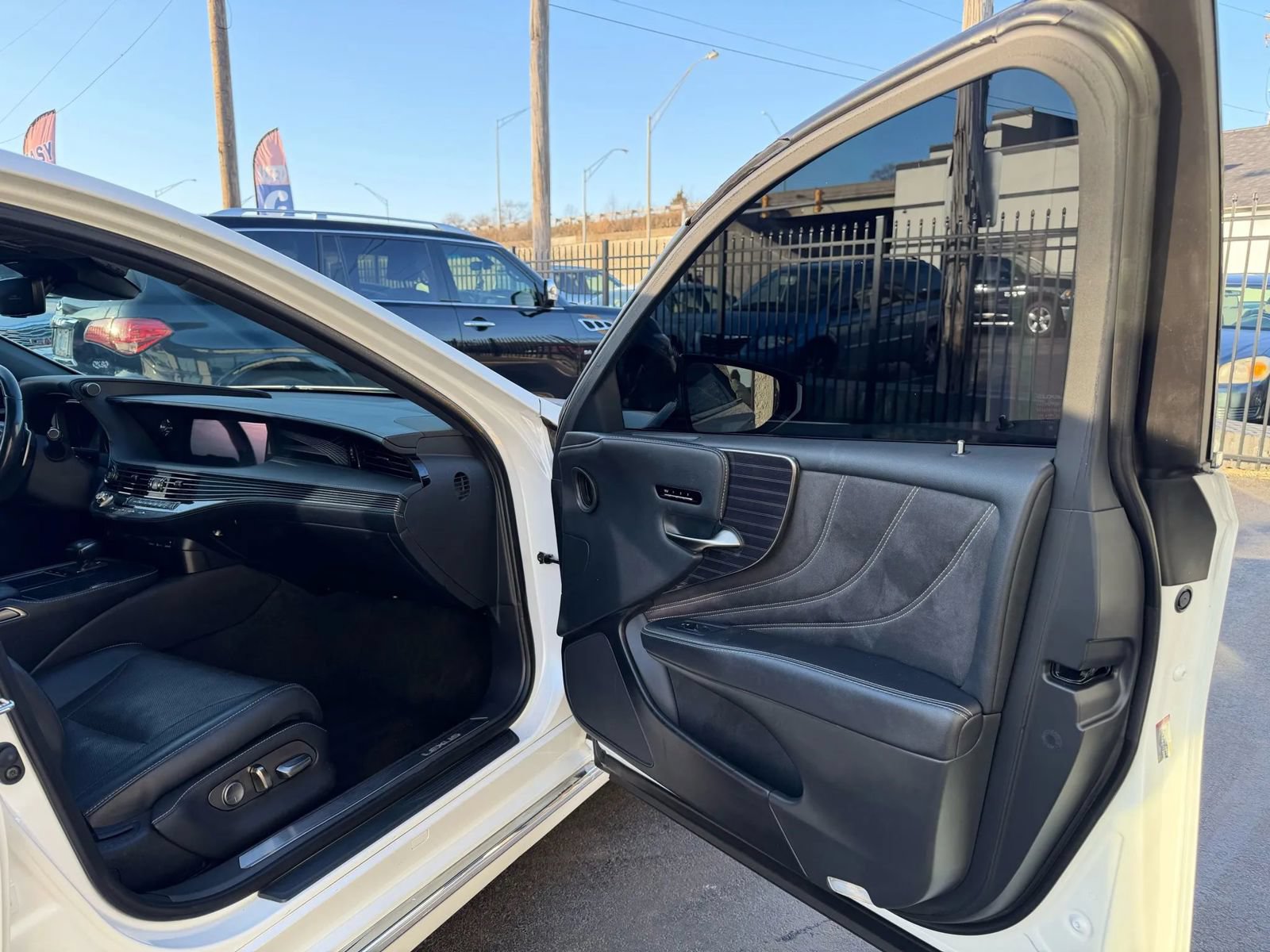 Used 2018 Lexus LS 500 AWD w/ Accessory Package (Z2) image 21