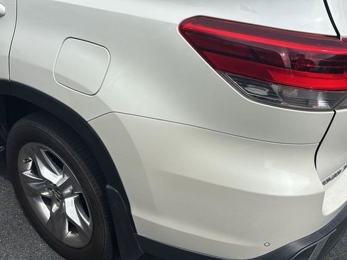 Used 2018 Toyota Highlander Limited FWD image 15