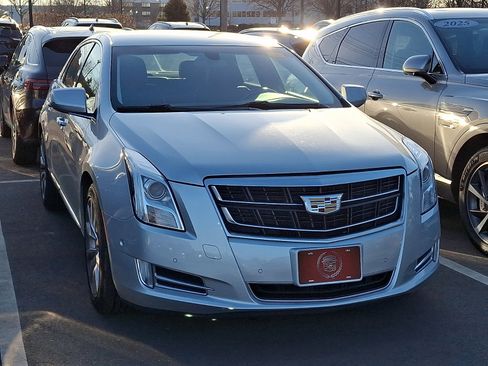 Used 2017 Cadillac XTS Luxury image 2