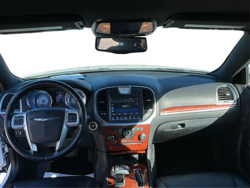 Used 2014 Chrysler 300 image 22