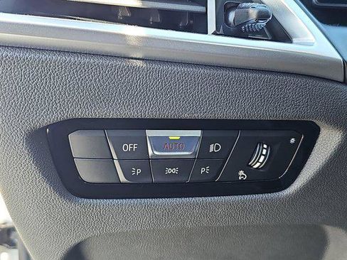 Used 2025 BMW 330i Sedan w/ M Sport Package image 26