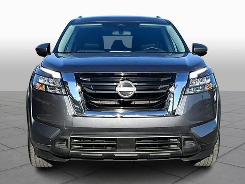 Used 2025 Nissan Pathfinder SV image 3