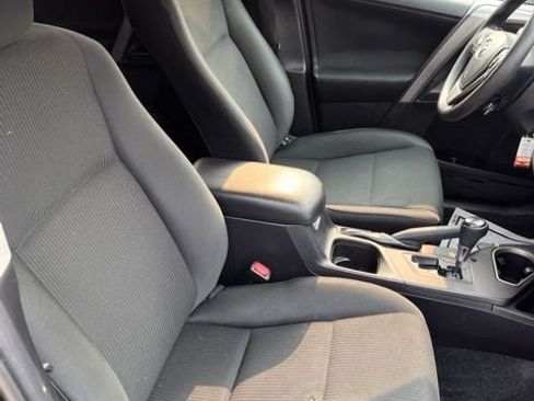 Used 2018 Toyota RAV4 LE AWD/4WD image 16