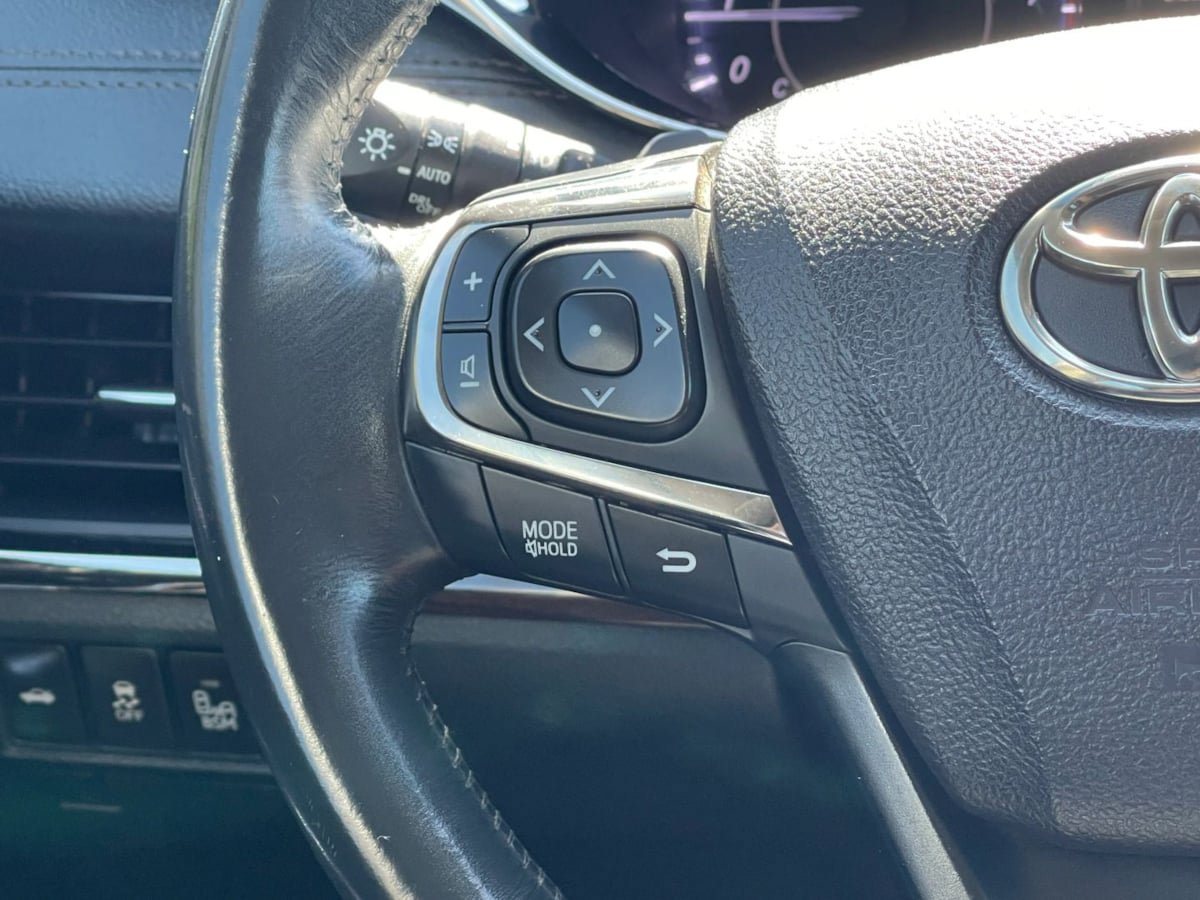 Used 2014 Toyota Avalon XLE Touring FWD image 29