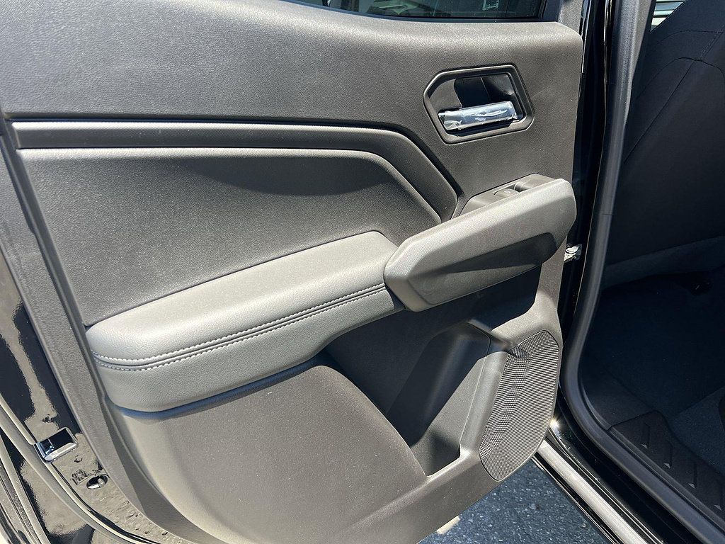 New 2026 GMC Canyon Elevation w/ LPO, Black Badging Package RWD image 24