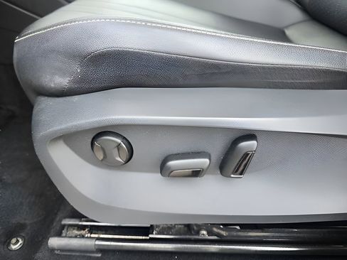 Used 2023 Volkswagen Tiguan SE R-Line image 16