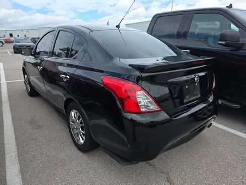 Used 2017 Nissan Versa SV FWD image 3