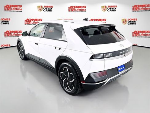 Certified 2024 Hyundai Ioniq 5 SE image 2