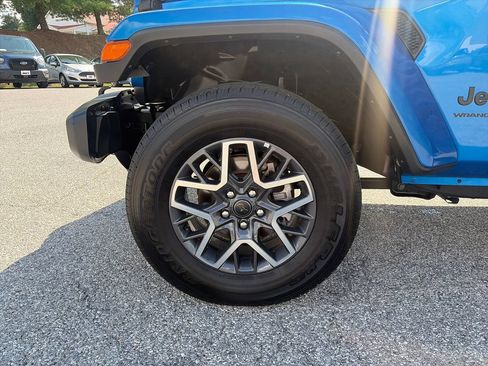 Used 2025 Jeep Wrangler Unlimited Sahara AWD/4WD image 44