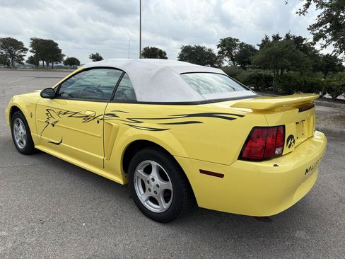 Used 2003 Ford Mustang Convertible RWD image 11