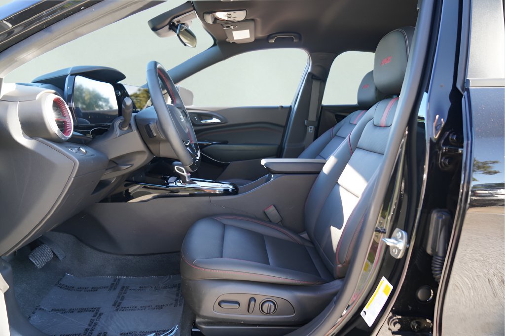 Certified 2026 Chevrolet Trax RS w/ Driver Confidence Package FWD image 8