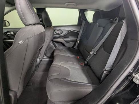 Used 2020 Jeep Cherokee Latitude AWD/4WD image 14