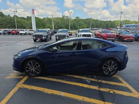 Used 2025 Toyota Prius XLE AWD/4WD image 7