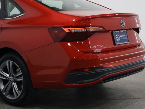 Certified 2023 Volkswagen Jetta SE image 9