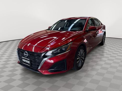 Used 2023 Nissan Altima 2.5 SV w/ SV Premium Package AWD/4WD image 3
