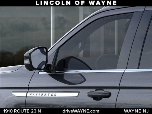 Used 2026 Lincoln Navigator Reserve AWD/4WD image 21
