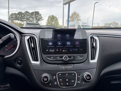 Used 2024 Chevrolet Malibu LT image 19