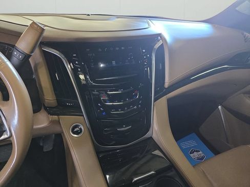 Used 2020 Cadillac Escalade Platinum AWD/4WD image 22