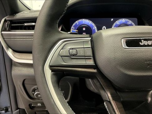 New 2025 Jeep Grand Cherokee Limited w/ Black Appearance Package image 21