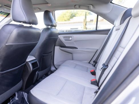 Used 2016 Toyota Camry SE image 12