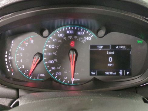 Certified 2022 Chevrolet Trax LT w/ Midnight Edition image 12