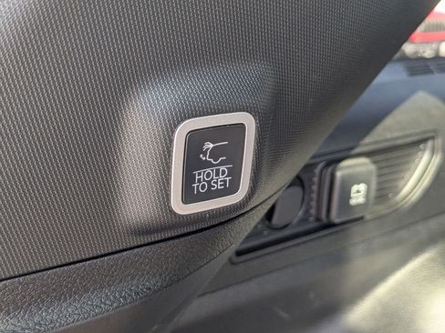 Used 2025 Jeep Grand Cherokee Limited w/ Luxury Tech Group II AWD/4WD image 29