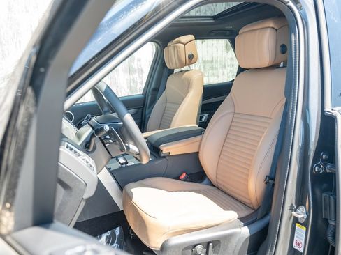 Certified 2025 Land Rover Discovery Dynamic SE AWD/4WD image 20