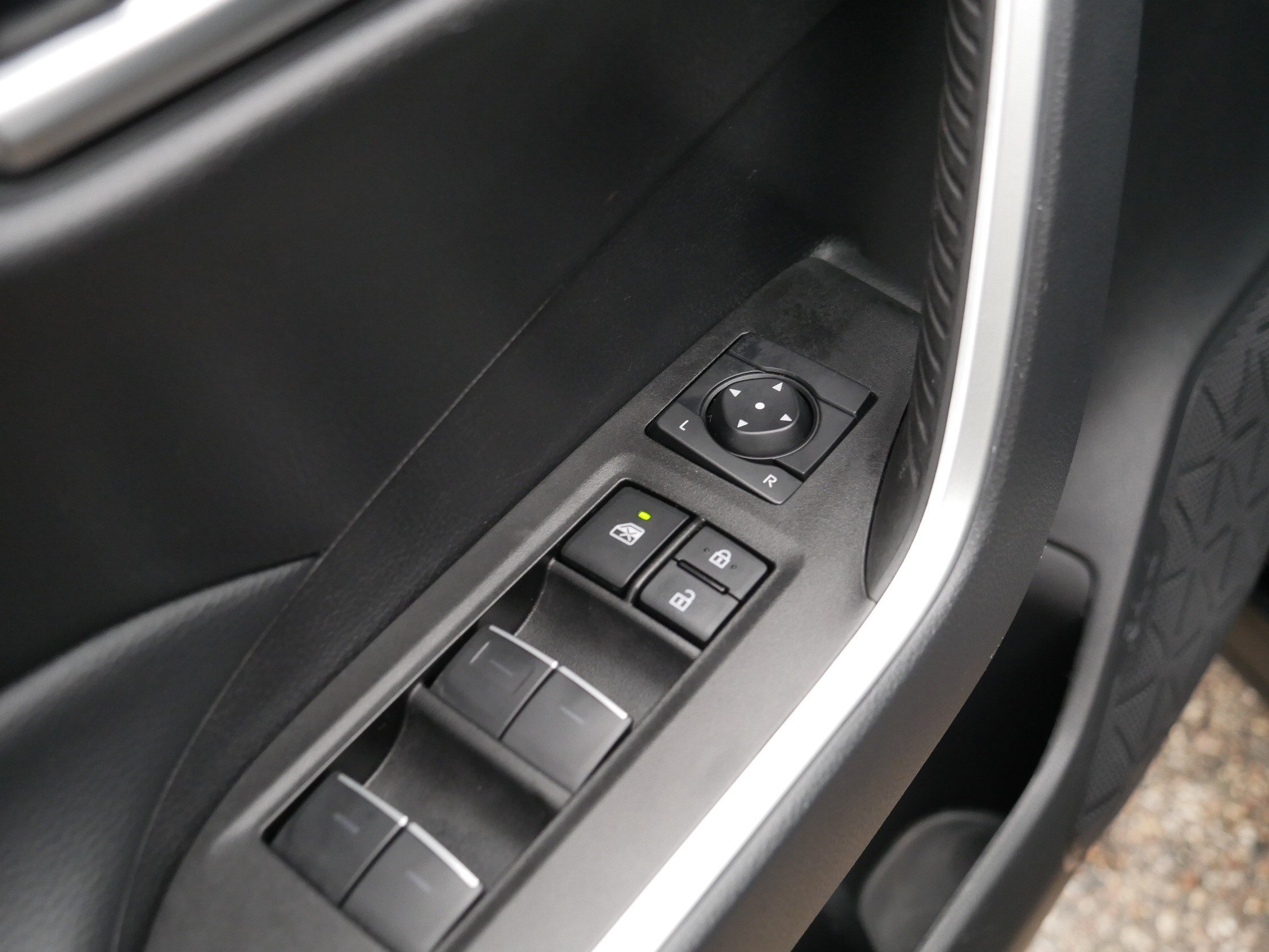 Used 2025 Toyota RAV4 XLE Premium w/ Weather Package AWD/4WD image 19