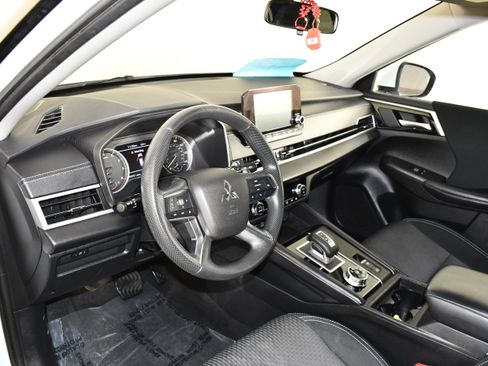 Used 2024 Mitsubishi Outlander ES AWD/4WD image 34