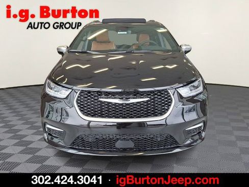 New 2026 Chrysler Pacifica Pinnacle image 2