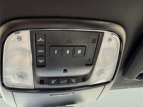 Used 2023 Dodge Durango GT AWD/4WD image 30
