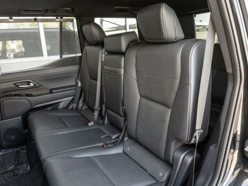 Used 2025 Lexus GX 550 w/ Accessory Package (2T) AWD/4WD image 12