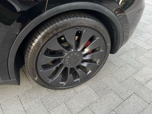 Used 2024 Tesla Model Y Performance image 43