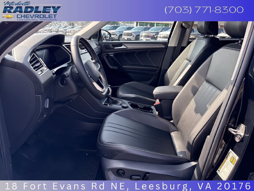 Used 2024 Volkswagen Tiguan SE w/ Panoramic Sunroof Package AWD/4WD image 3