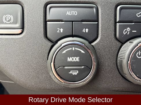Used 2025 Chevrolet Silverado 1500 LT AWD/4WD image 14