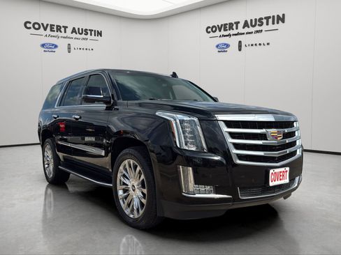 Used 2018 Cadillac Escalade Luxury image 7