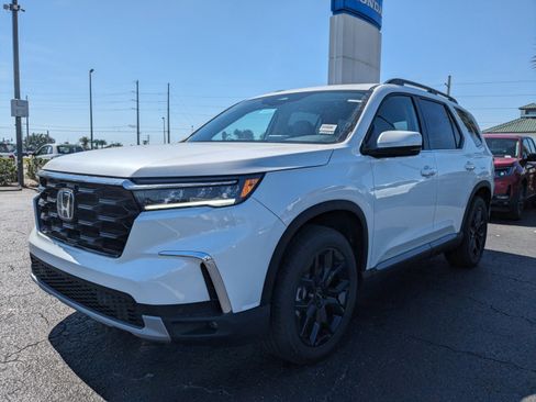 New 2025 Honda Pilot Touring image 8