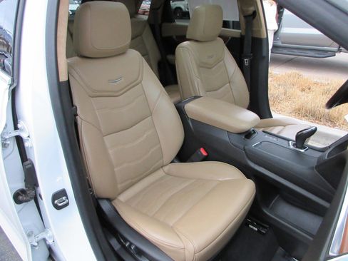 Used 2019 Cadillac XT5 Platinum image 28