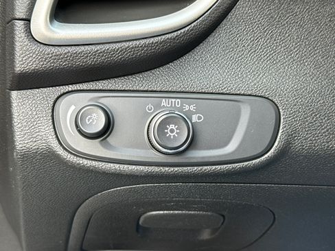 Used 2020 Chevrolet Trax LS FWD image 29