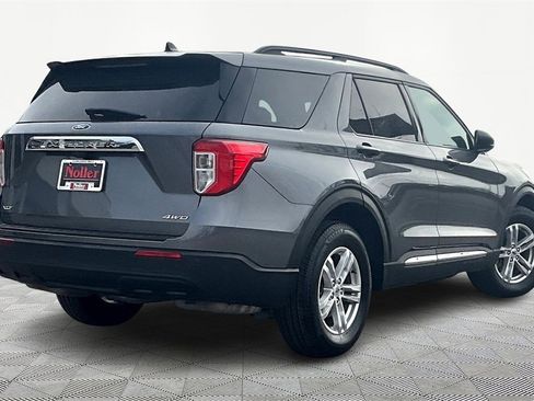 Used 2022 Ford Explorer XLT image 2