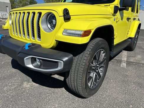 Used 2023 Jeep Wrangler Unlimited Sahara w/ Cold Weather Group AWD/4WD image 9
