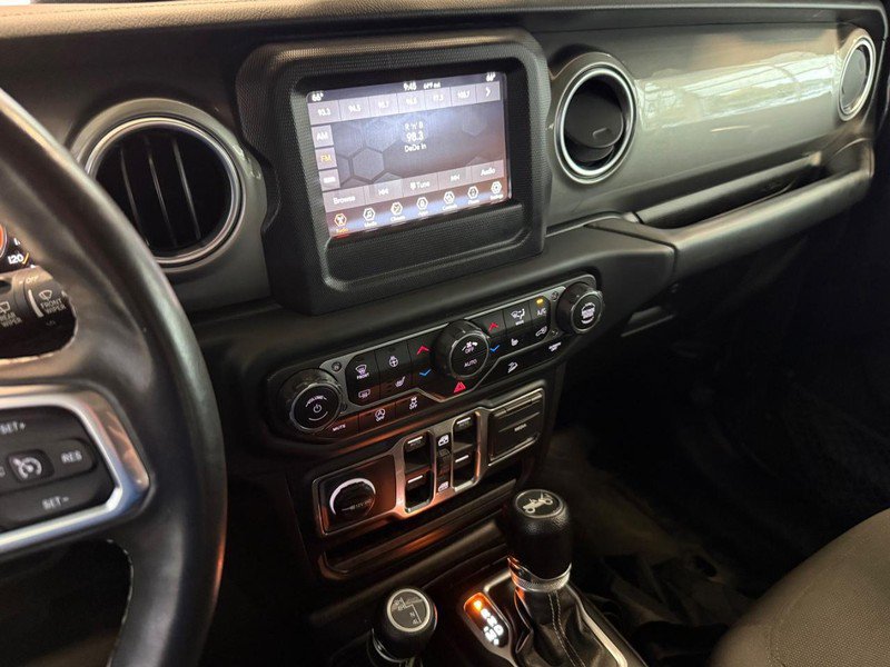 Used 2018 Jeep Wrangler Unlimited Sahara w/ Cold Weather Group AWD/4WD image 24