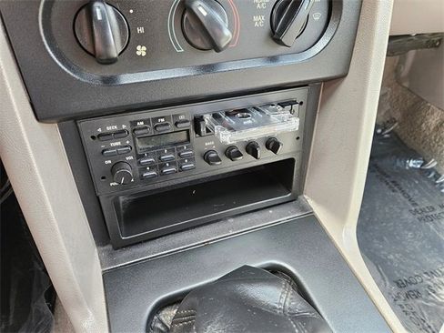 Used 1992 Ford Mustang LX image 19