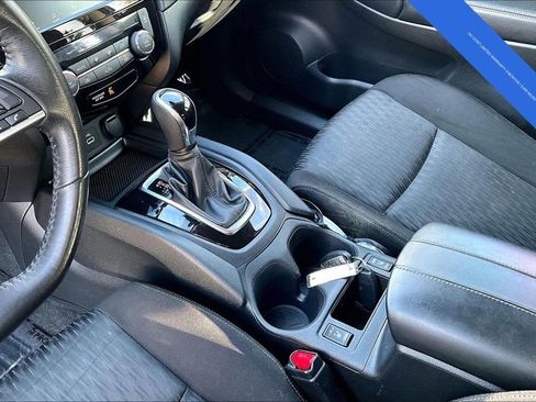 Used 2019 Nissan Rogue SV image 17