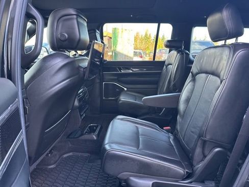 Used 2022 Jeep Wagoneer Series III w/ Premium Group I image 16