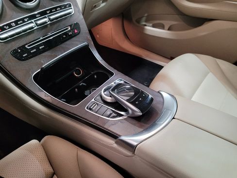 Used 2018 Mercedes-Benz GLC 300 4MATIC image 26